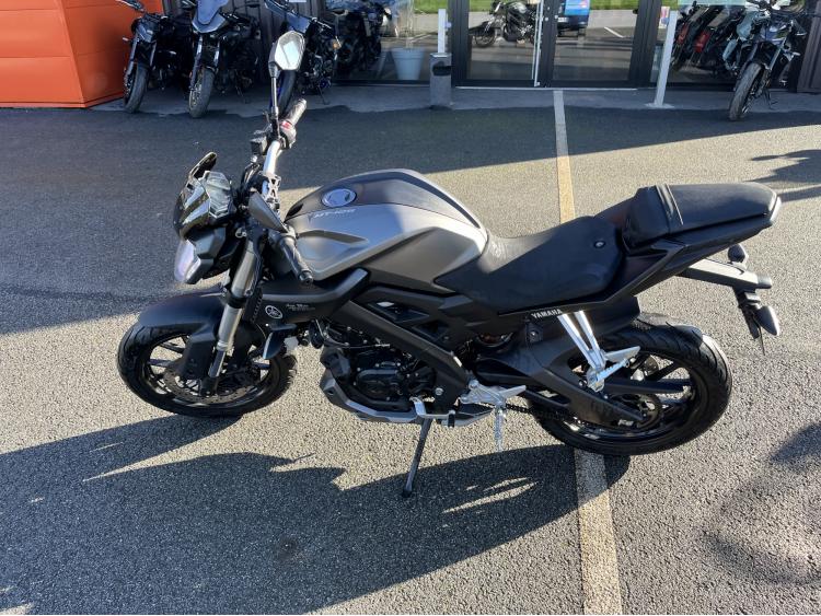 YAMAHA MT-125