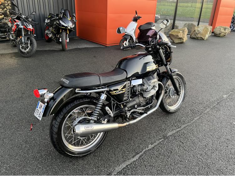 MOTO GUZZI V7