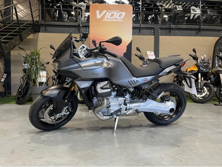 MOTO GUZZI V100  MANDELLO carte grise offerte 
