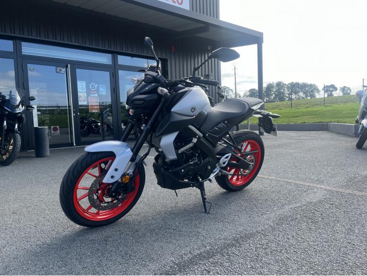 YAMAHA MT-125