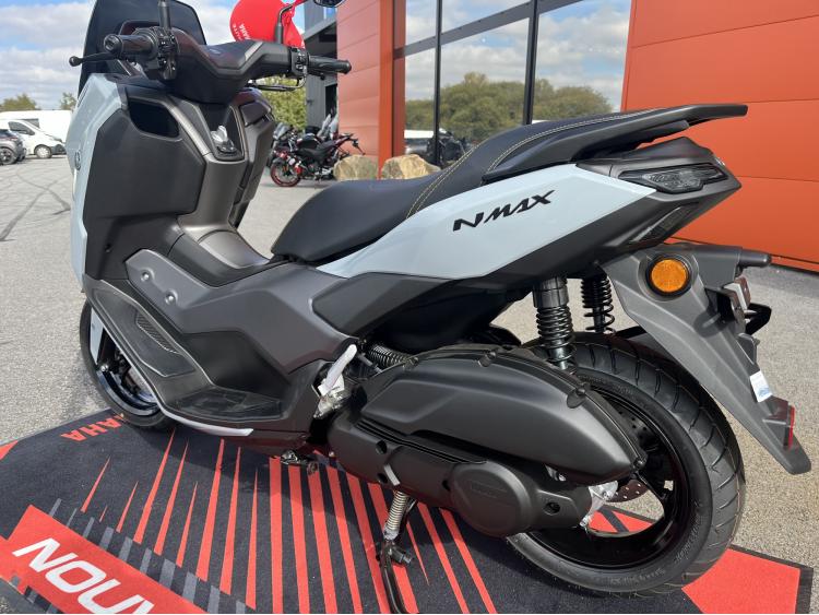 YAMAHA NMAX 125