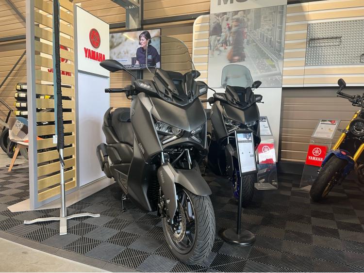 YAMAHA XMAX 300