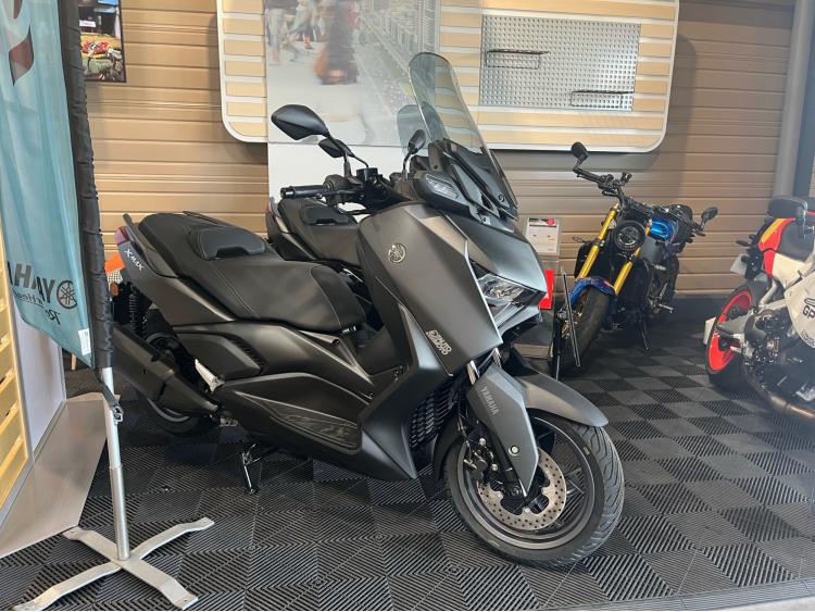YAMAHA XMAX 300